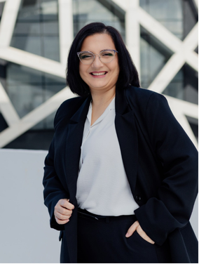 Елена Дамиану — корпоративный администратор Елена Дамиану — корпоративный администратор в VIZUS H.C. LTD
